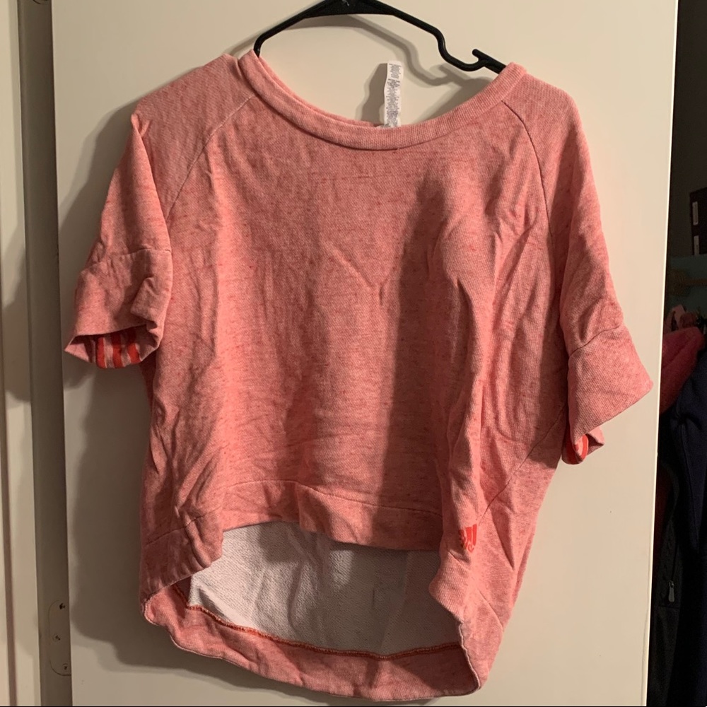 Cropped Addis’s shirt